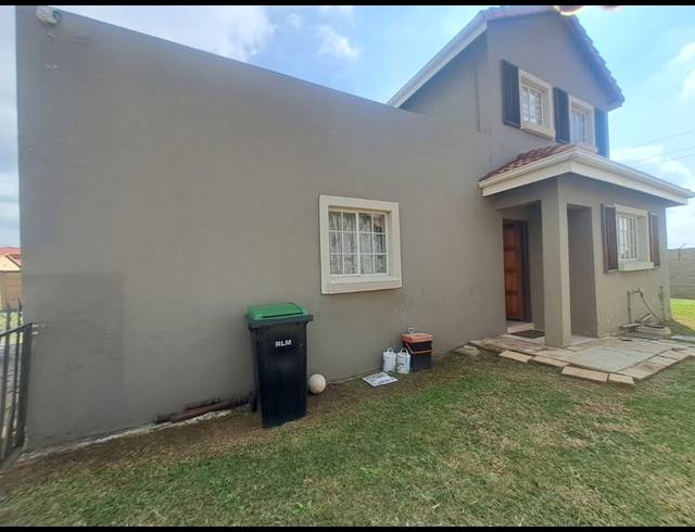 4 BEDROOM TOWNHOUSE FOR SALE IN WATERKLOOF